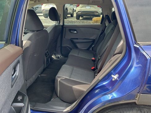Used 2023 Nissan Rogue SV image 9