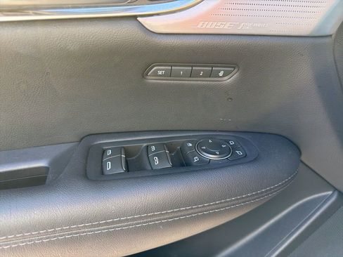 Used 2025 Cadillac XT5 Premium Luxury image 17