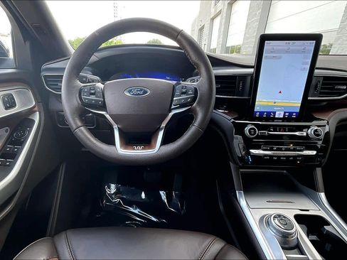 Used 2023 Ford Explorer King Ranch w/ Technology Package RWD image 6