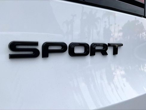 Used 2024 Land Rover Range Rover Sport SE image 8