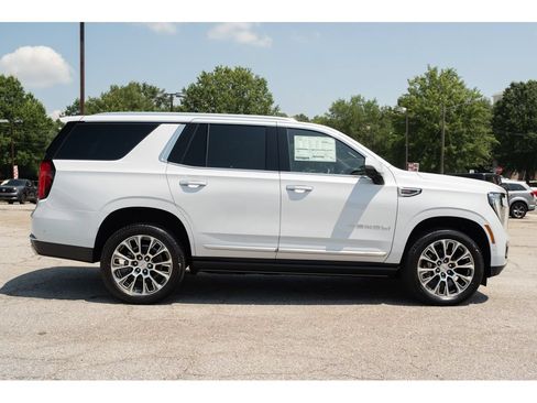 New 2026 GMC Yukon Denali w/ Sun & Power Step Package AWD/4WD image 9