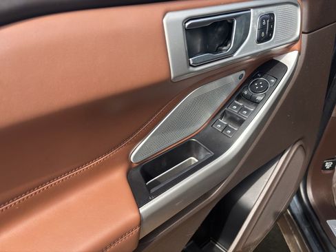 Used 2023 Ford Explorer King Ranch w/ Technology Package AWD/4WD image 18