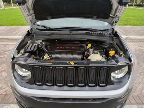 Used 2017 Jeep Renegade Altitude FWD image 42