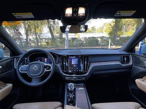 Used 2023 Volvo XC60 B5 Ultimate w/ Climate Package image 35