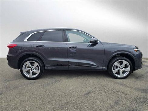 Certified 2025 Audi Q5 Premium Plus w/ Premium Plus AWD/4WD image 2
