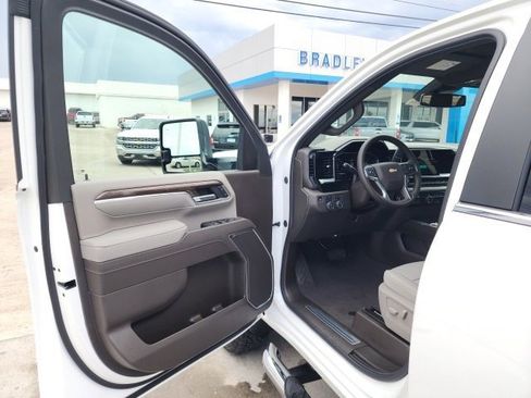 New 2025 Chevrolet Silverado 2500 LT w/ Z71 Chrome Sport Edition image 30