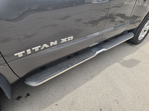Used 2018 Nissan Titan SV w/ SV Convenience Package AWD/4WD image 11