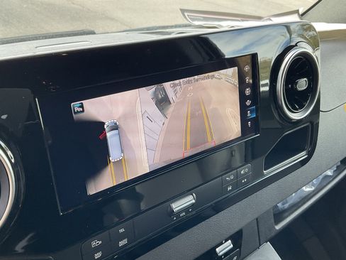 Used 2024 Mercedes-Benz Sprinter 2500 image 26