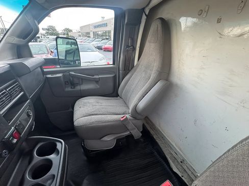 Used 2016 Chevrolet Express 4500 RWD image 18