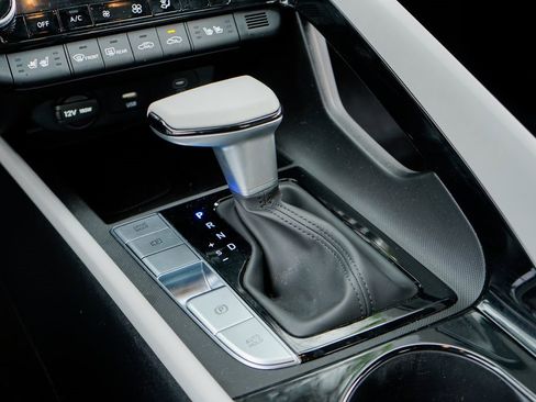 Used 2025 Hyundai Elantra Limited image 31