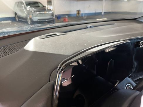 Used 2025 Chevrolet Equinox LT image 34