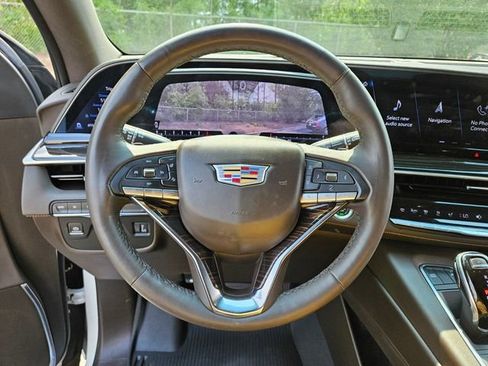 Used 2022 Cadillac Escalade Premium Luxury AWD/4WD image 26