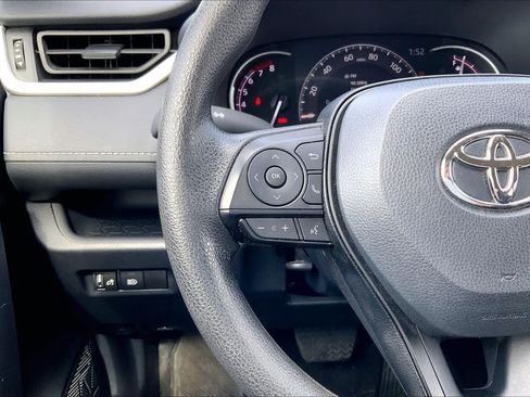 Used 2024 Toyota RAV4 LE AWD/4WD image 40