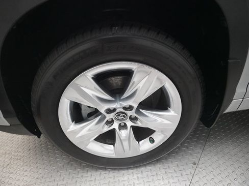 Used 2017 Toyota Highlander Limited AWD/4WD image 27