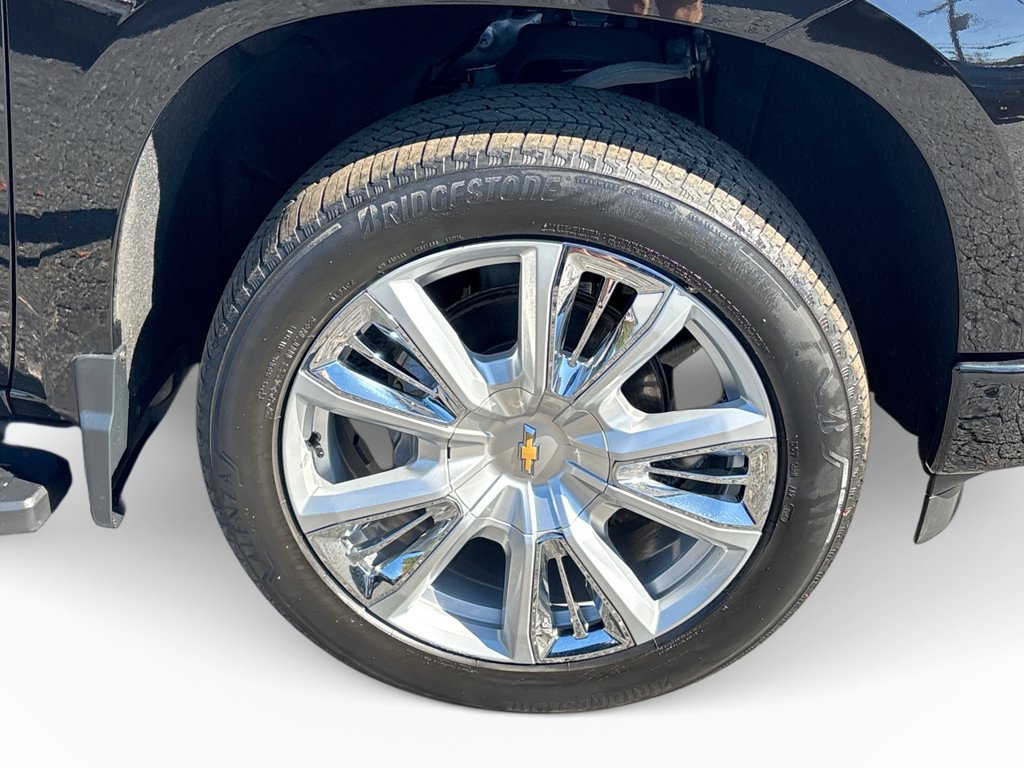 Used 2023 Chevrolet Silverado 1500 High Country w/ High Country Premium Package AWD/4WD image 12