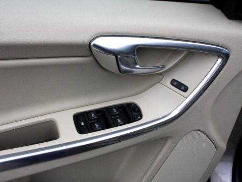 Used 2015 Volvo XC60 T6 w/ Protection Package image 19