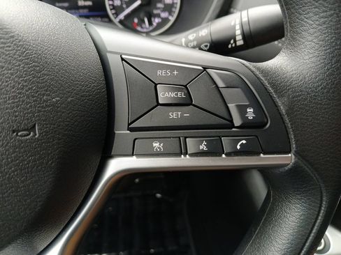 Used 2025 Nissan Sentra SV FWD image 25