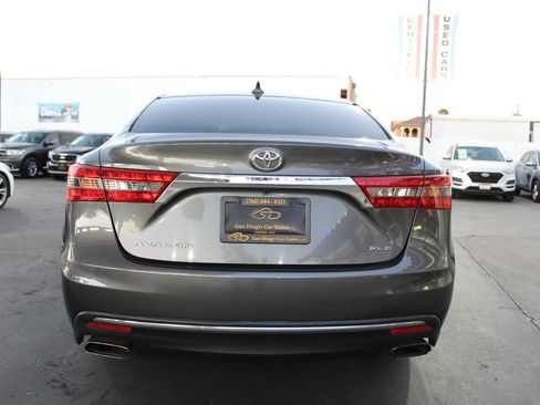 Used 2017 Toyota Avalon XLE Premium w/ Preferred Accessory Package FWD image 4