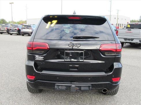 Used 2017 Jeep Grand Cherokee Altitude image 5