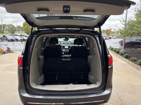 Used 2018 Chrysler Pacifica Limited w/ Advanced Safetytec Group image 31