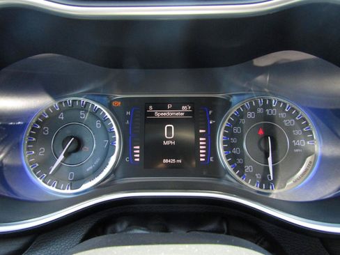 Used 2015 Chrysler 200 Limited w/ Spring Special Group FWD image 15