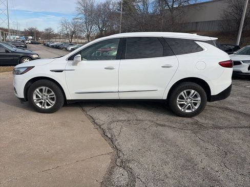Used 2018 Buick Enclave Essence image 8