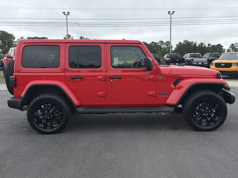Used 2025 Jeep Wrangler Unlimited Sahara AWD/4WD image 23