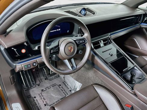 Certified 2025 Porsche Panamera 4S AWD/4WD image 4