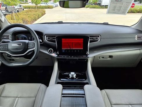 Used 2024 Jeep Wagoneer L Series II w/ Flexible Seating Group RWD image 24