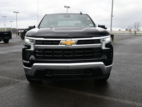 Used 2024 Chevrolet Silverado 1500 LT image 3