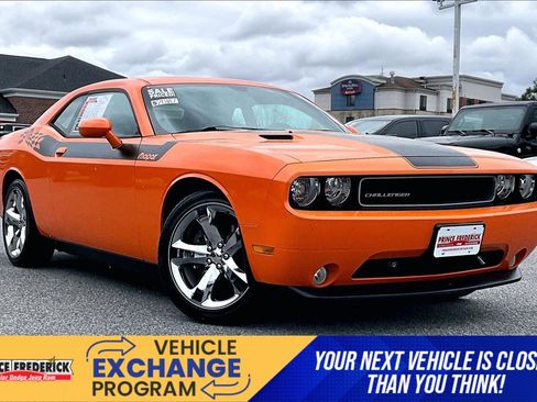 Used 2014 Dodge Challenger SXT Plus RWD image 1