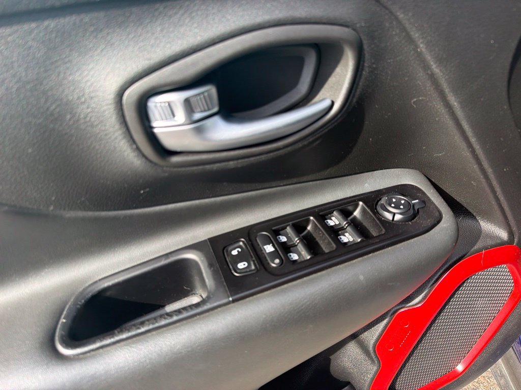 Used 2020 Jeep Renegade Trailhawk w/ Cold Weather Group AWD/4WD image 10
