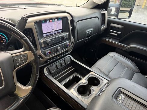 Used 2018 GMC Sierra 2500 Denali w/ Duramax Plus Package AWD/4WD image 32