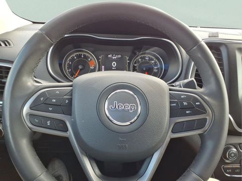 Used 2020 Jeep Cherokee Latitude Plus image 21