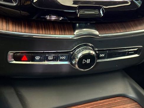Certified 2023 Volvo XC60 B5 Ultimate w/ Climate Package AWD/4WD image 24