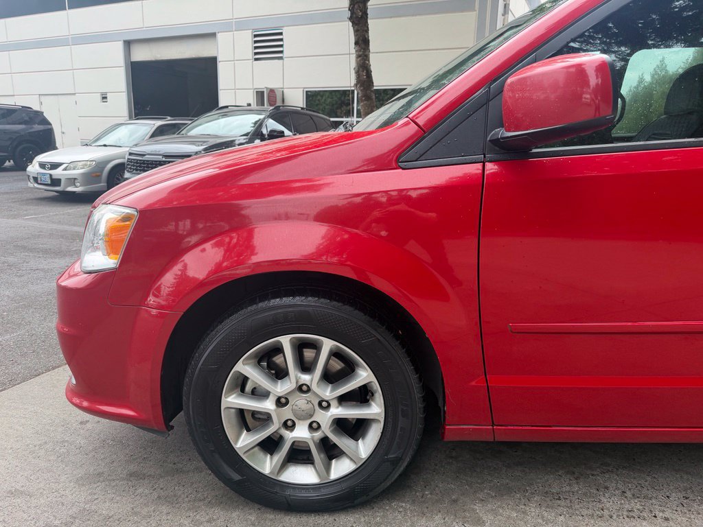 Used 2013 Dodge Grand Caravan R/T w/ Safety Sphere Group FWD image 7
