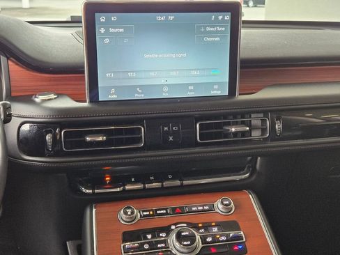 Used 2023 Lincoln Aviator Reserve image 25