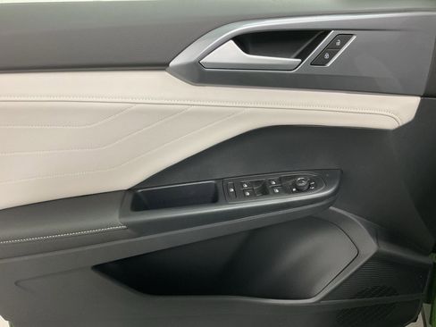 New 2026 Volkswagen Taos SEL image 17