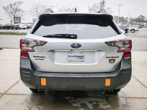 Used 2022 Subaru Outback Wilderness w/ Wilderness Package image 10
