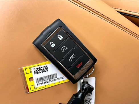 Used 2024 Jeep Grand Cherokee L Summit w/ Advanced Protech Group IV AWD/4WD image 15