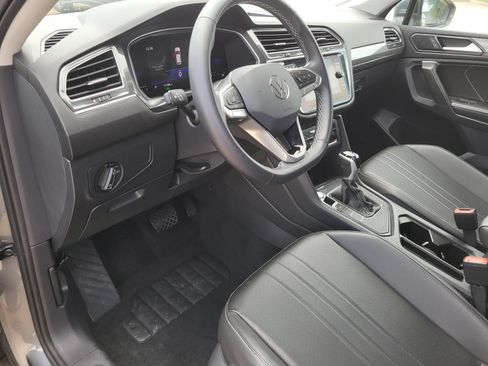 Used 2024 Volkswagen Tiguan SE FWD image 24