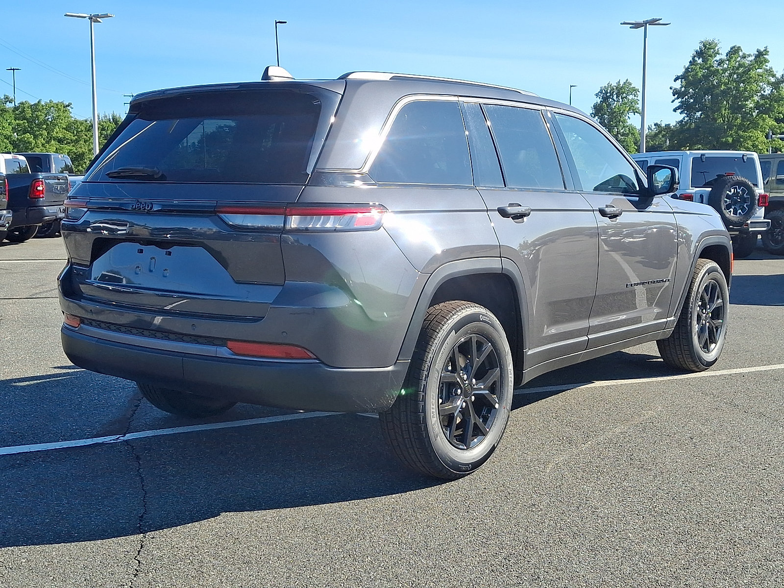 New 2026 Jeep Grand Cherokee Altitude AWD/4WD image 4