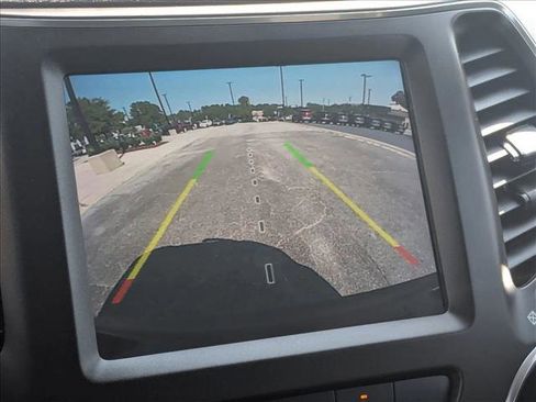 Used 2021 Jeep Cherokee Trailhawk w/ Technology Group image 15