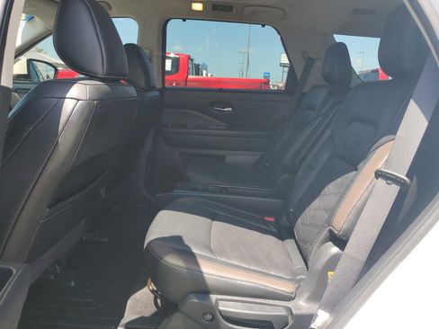 Used 2022 Nissan Pathfinder Platinum AWD/4WD image 14