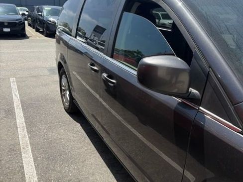 Used 2019 Dodge Grand Caravan SXT FWD image 3