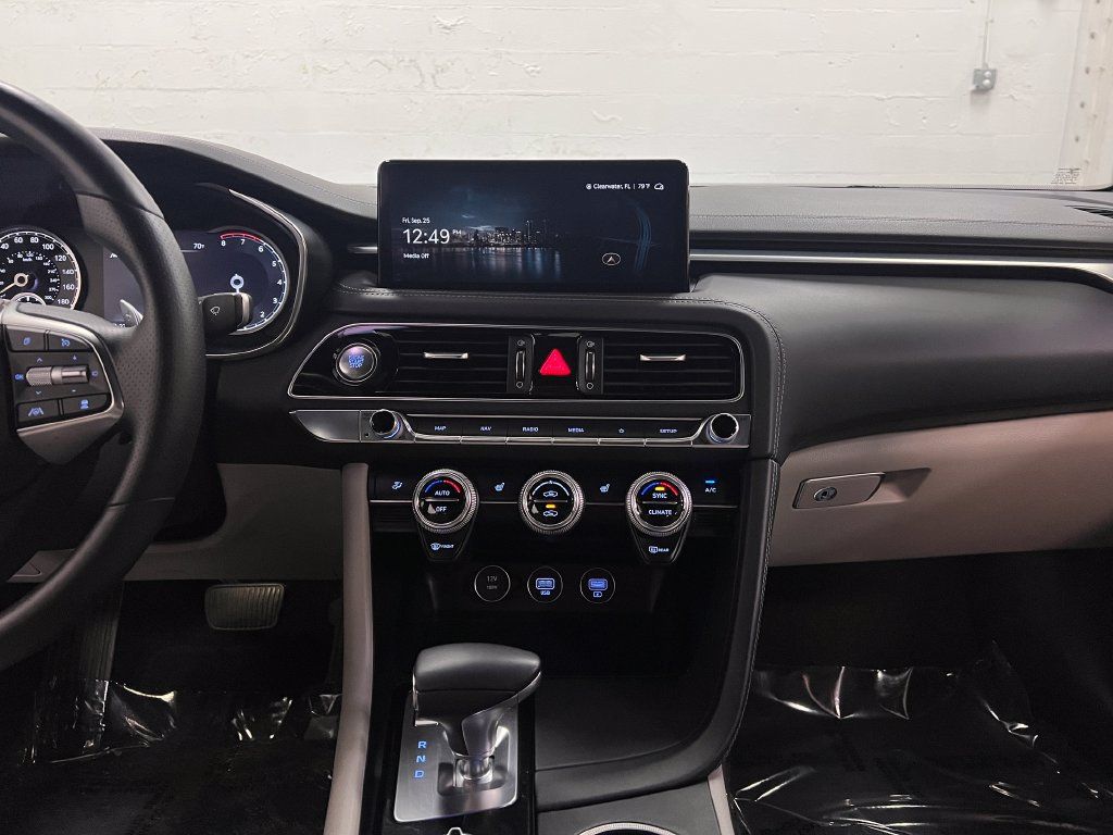 Used 2023 Genesis G70 2.0T RWD image 19