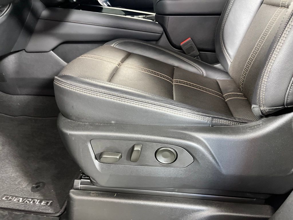 Certified 2025 Chevrolet Tahoe High Country AWD/4WD image 22