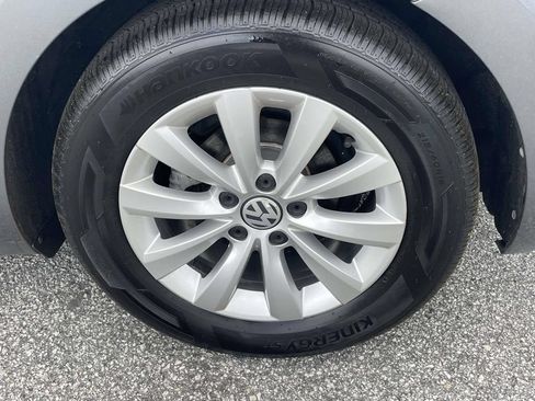 Used 2018 Volkswagen Beetle 2.0T S FWD image 4