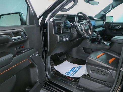 Used 2024 GMC Sierra 1500 AT4 w/ Technology Package AWD/4WD image 3