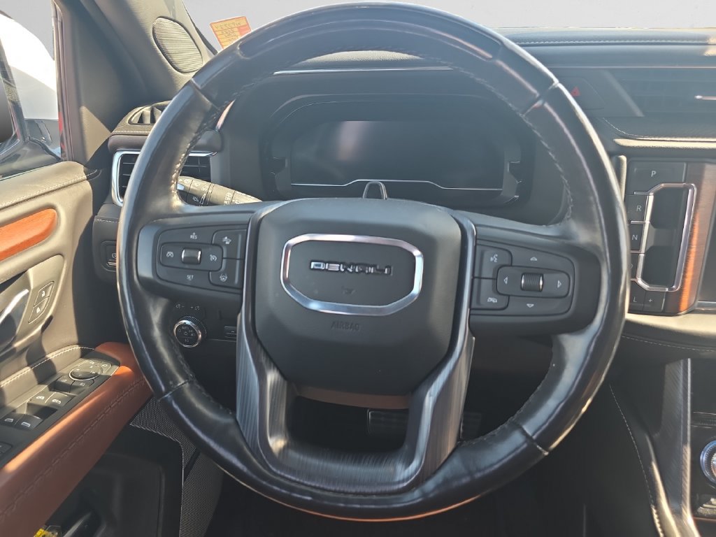 Used 2023 GMC Yukon XL Denali Ultimate AWD/4WD image 13